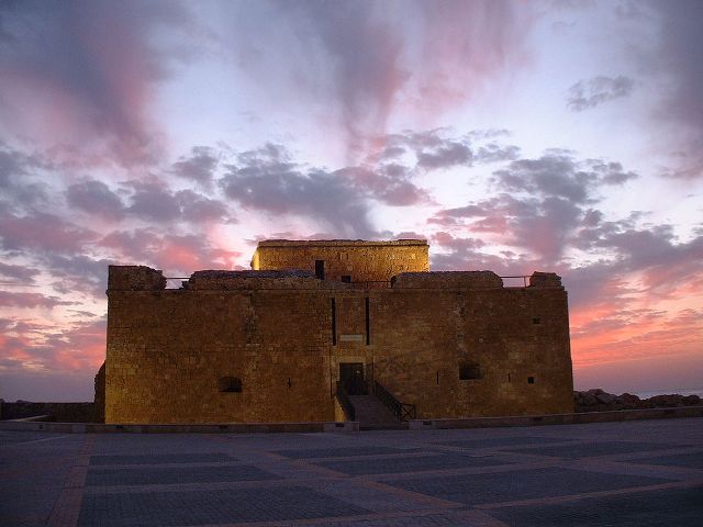 paphos-harbour-at-night